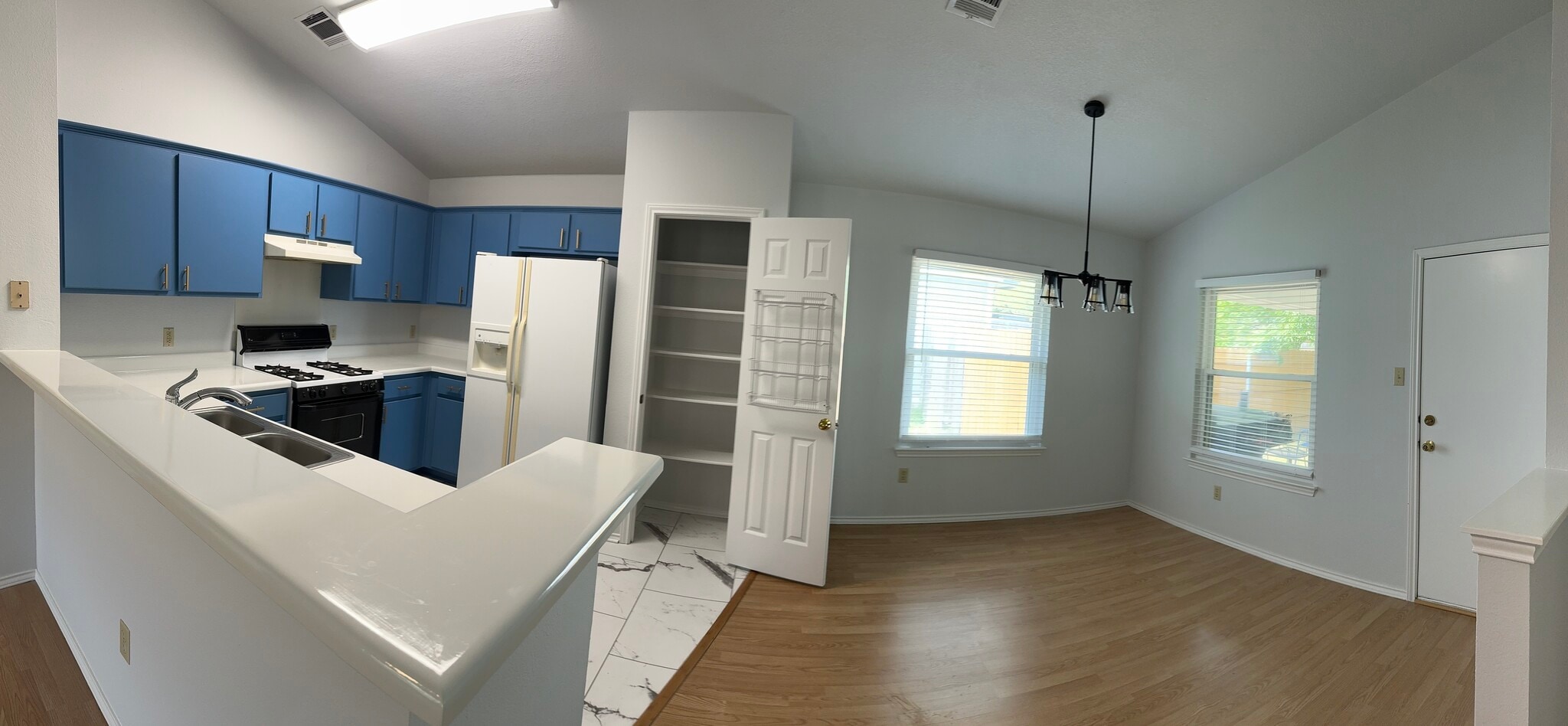 Kitchen and dinning room - 736 Patchway Ln
