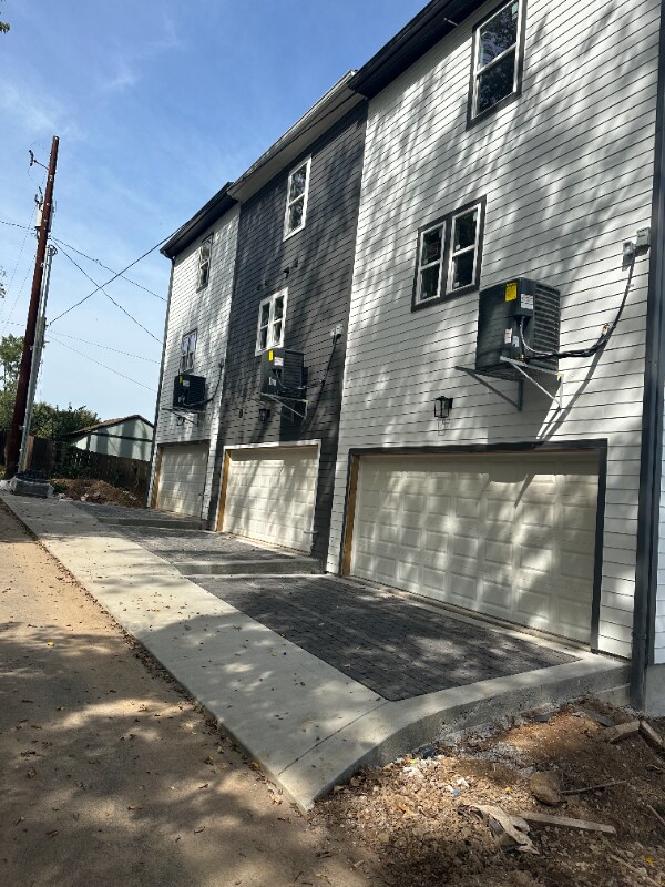 Building Photo - 200 Raymond St