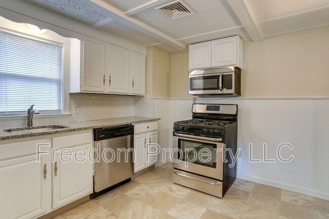 Building Photo - 18 Peck St