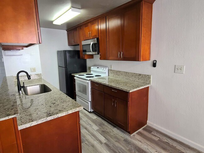 Building Photo - UPDATED RENTAL IN SACRAMENTO!