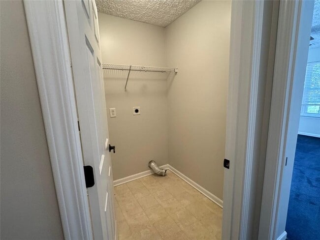 Building Photo - 312 Pieris Dr