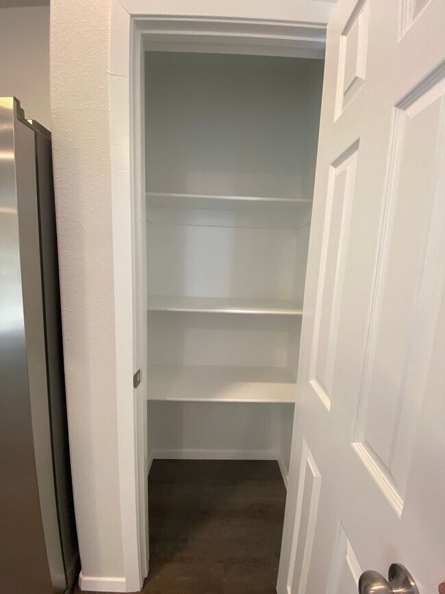 Building Photo - Now Pre-Leasing in Cedar Bluff — Stunning 4-Bed, 2-Bath Home You Don’t Want to Miss!