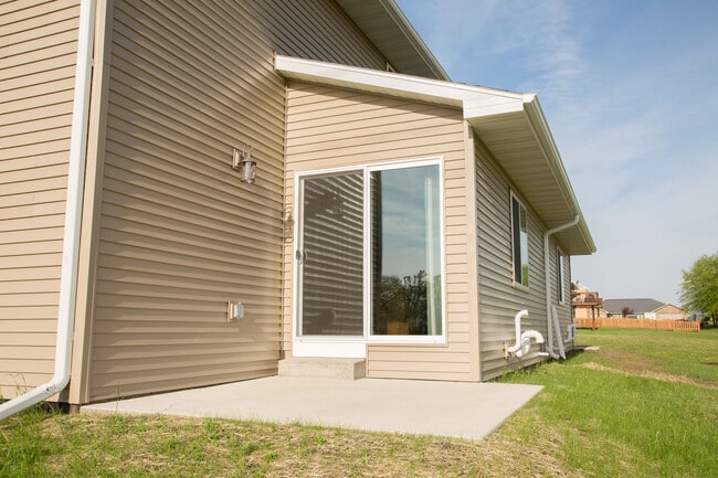 Building Photo - 6355 Pawnee Ln