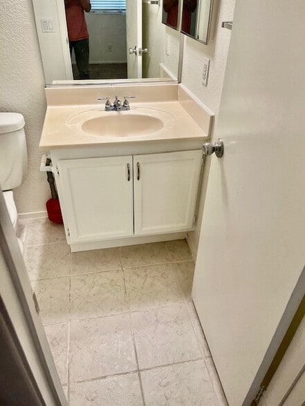 primary bath 2 - 7948 Decker Canyon Dr