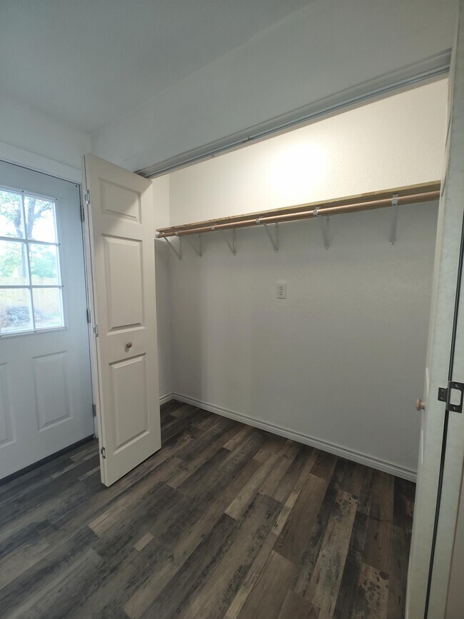 Building Photo - 105 Lumberton Dr