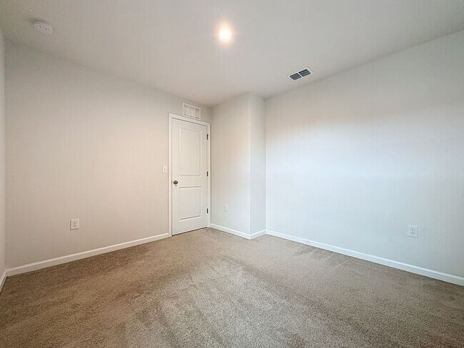 Building Photo - Dream Townhome in Magnolia Grove, Davenport !