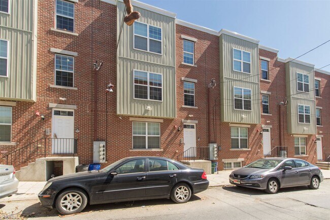 Building Photo - 2 br, 1 bath Triplex - 1501 MASTER ST Unit...