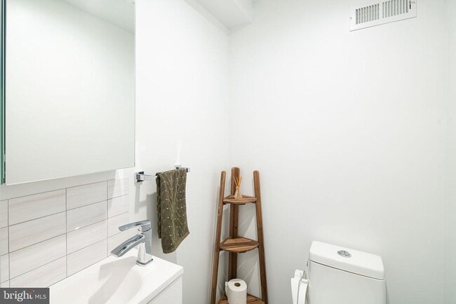 Building Photo - 1757 Waterloo St