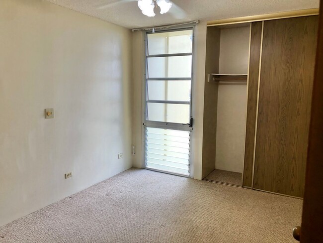 Building Photo - Century West 2 bedroom 2 bathroom 1 covere...