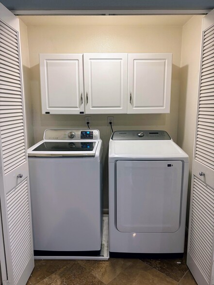 Washer & Dryer - 380 Tesoro Gln