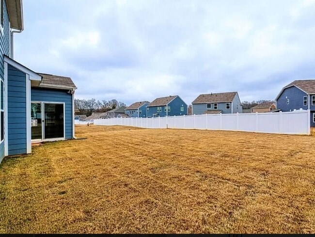 Building Photo - 515 Daisy Hill Ln