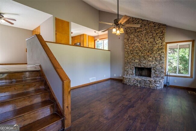 Building Photo - 1540 Magnolia Pl