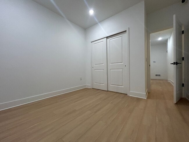 Building Photo - 612 N 39th St