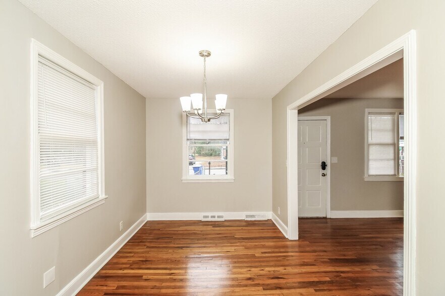 Building Photo - 5120 Floran St