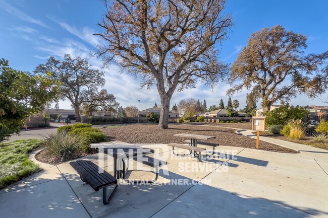 Building Photo - Upscale Elk Grove Home in Gated Community