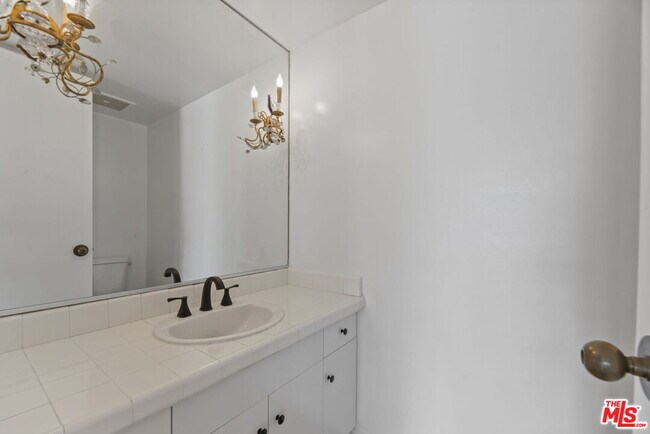 Building Photo - 10551 Wilshire Blvd