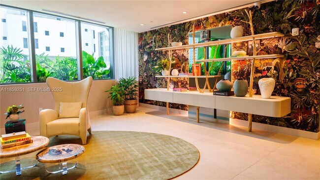 Building Photo - 700 NE 24th St