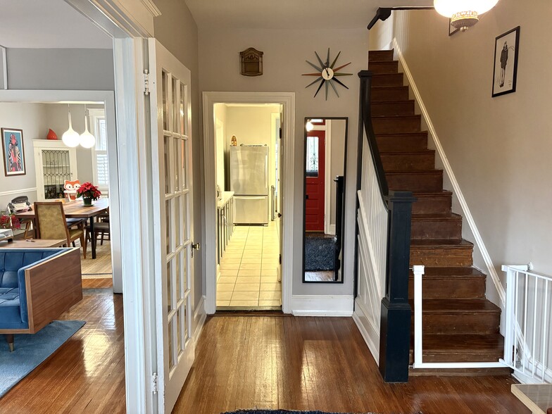 Foyer - 3532 Park Pl NW