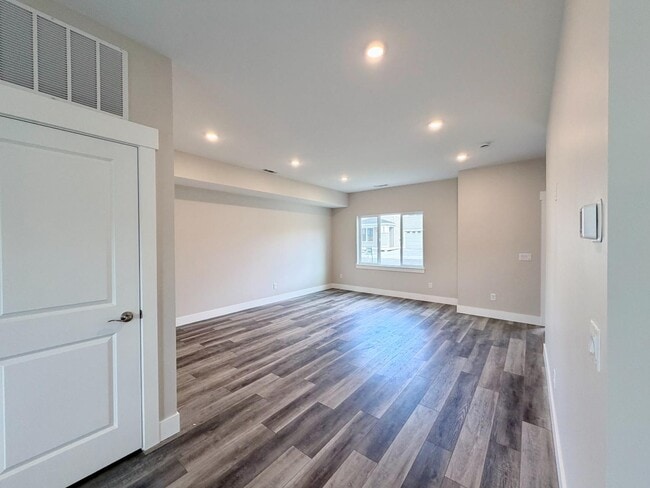 Building Photo - 7212 Shaver Dr