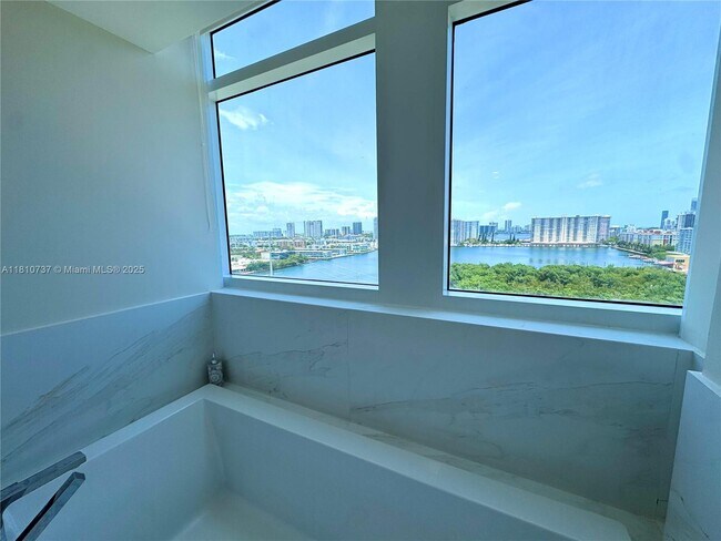 Building Photo - 400 Sunny Isles Blvd