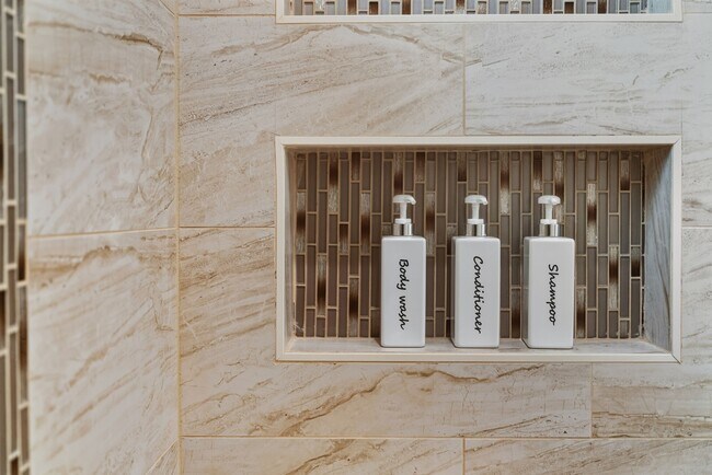 Building Photo - 3539 Mt Pleasant St