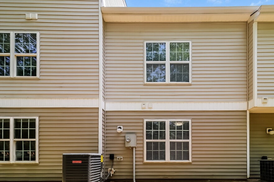 Building Photo - 20 Red Ln