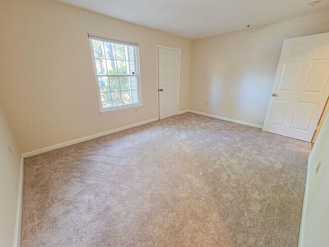 Building Photo - Stunning 2br/2bth condo in North Bethesda,...