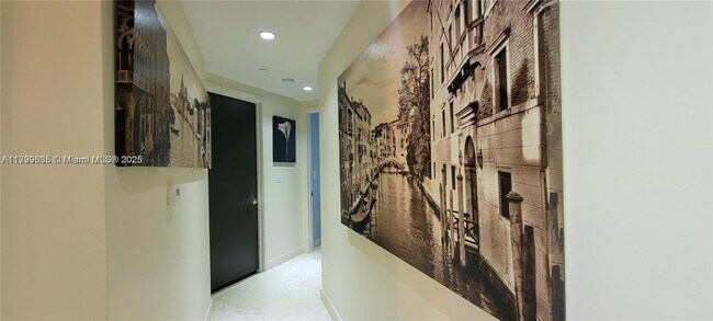 Building Photo - 1331 Brickell Bay Dr
