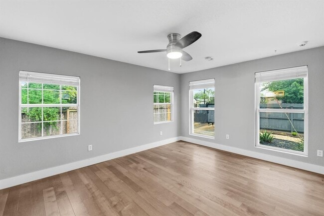 Building Photo - 1137 Nickols Ave