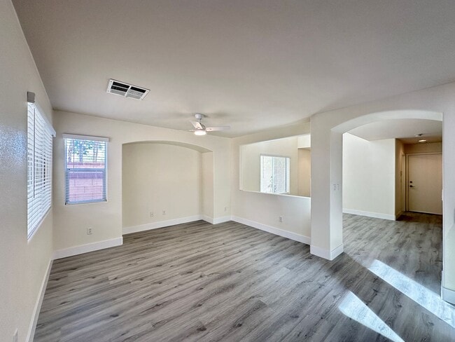 Building Photo - Centennial Heights