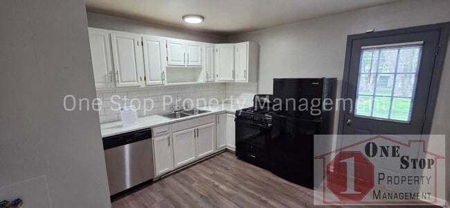 Building Photo - 10906 Newton Ave