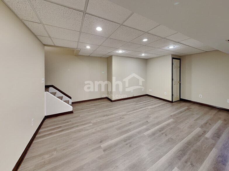 Building Photo - 1209 Nottingham Rd