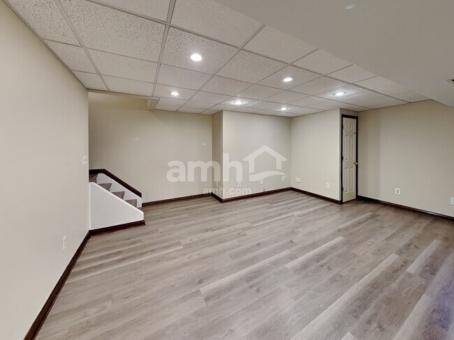 Building Photo - 1209 Nottingham Rd