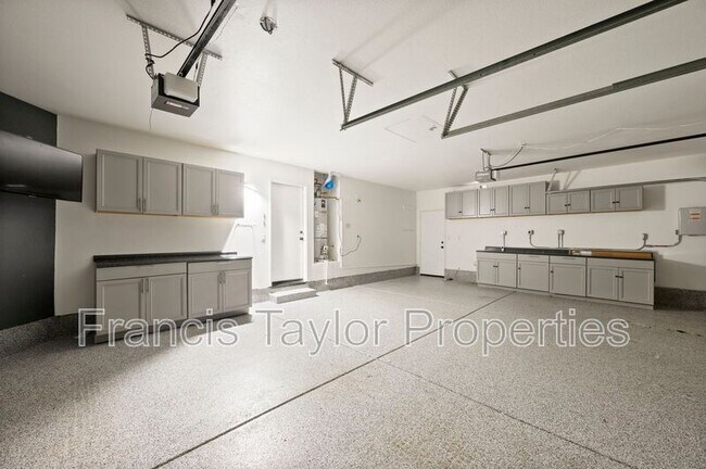 Building Photo - 285 Oak Valley Ln