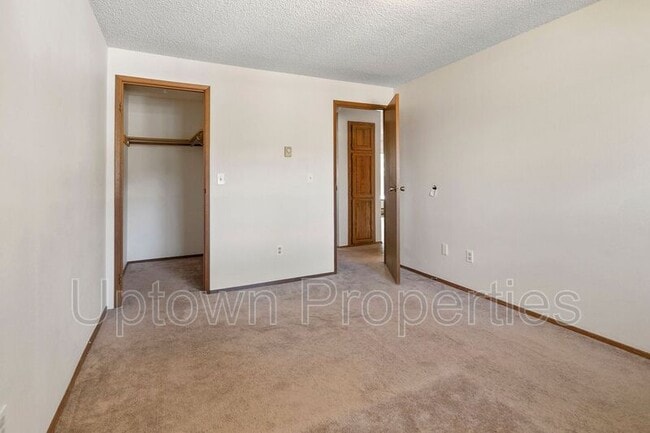 Building Photo - 5660 SW 180th Ave