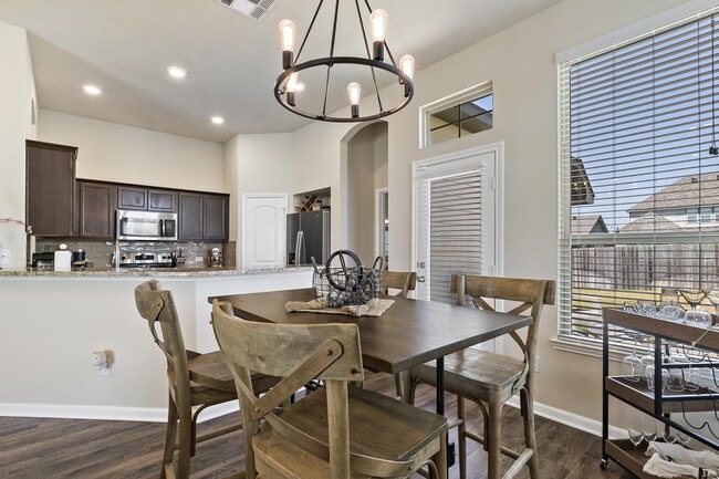 Building Photo - 2000 Bleeker Cv