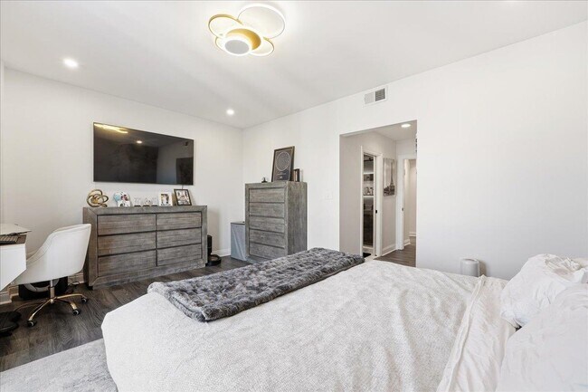 Building Photo - 109 Shearwater Ct E