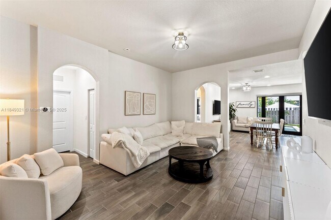 Building Photo - 25021 SW 118 Ct