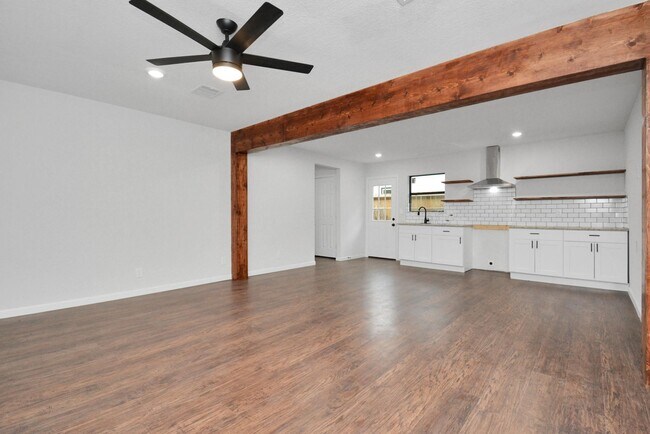 Building Photo - 262 1/2 De Boll St