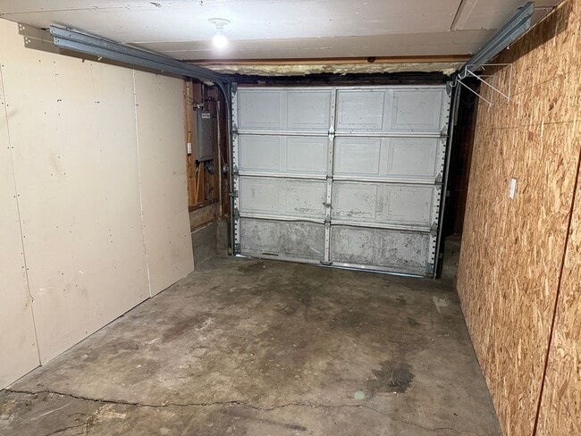 Building Photo - Updated 2 bedroom 1.5 bath duplex in Eugene!