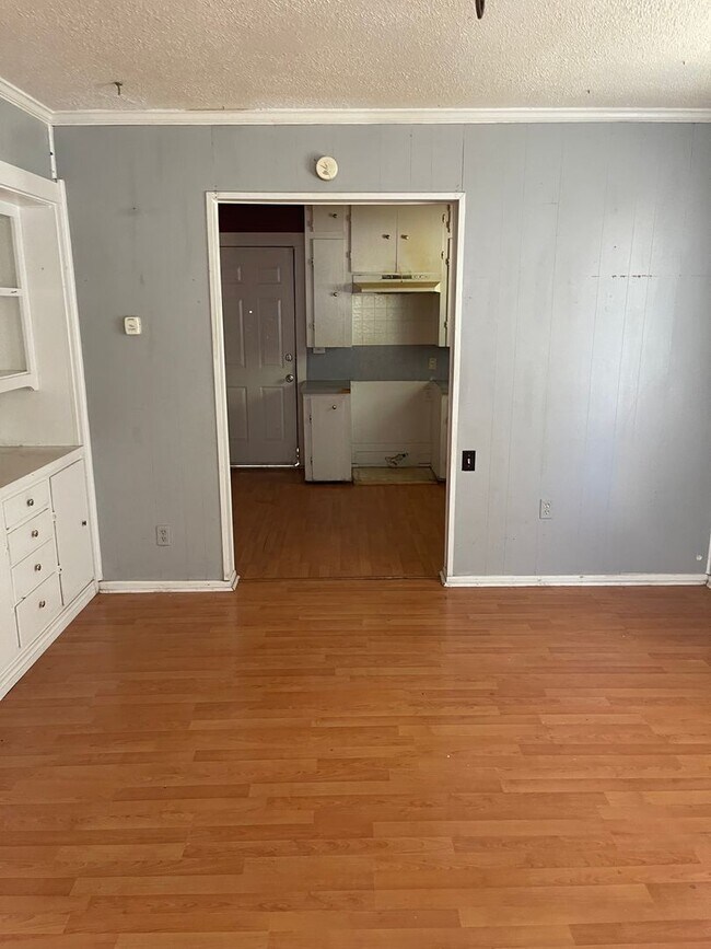 Building Photo - 2nd Chance Leasing!!