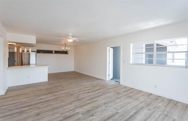 Building Photo - 651 Pine Dr