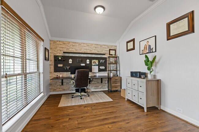 Building Photo - 8222 Groveland Hills Dr