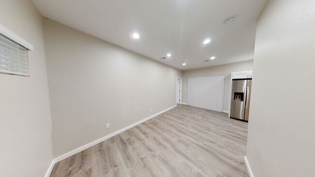 Building Photo - 4BD/2BA on Montezuma! (Lease out, pending ...