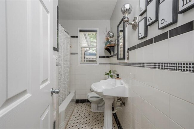 Building Photo - 168 Garland Ave