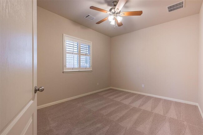 Building Photo - 165 Lady Bird Ln