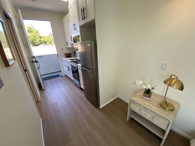 Building Photo - 3042-3044 J St