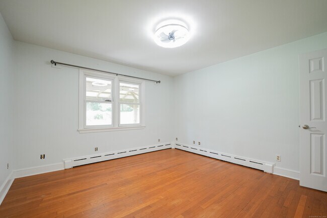Building Photo - 70 Oakridge Rd