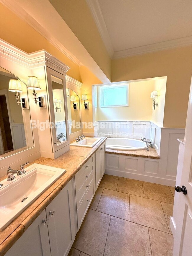 Building Photo - 24 Reeders Village Dr