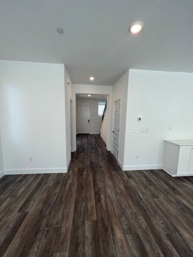 Building Photo - Newer Solar Home Walking Distance to Campus Oaks Shopping Center